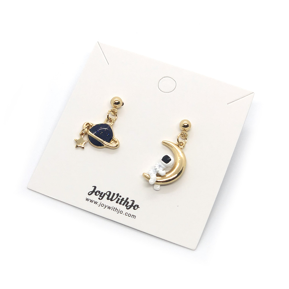 astronaut-in-space-earrings-front astronaut-in-space-earrings-blue-6a